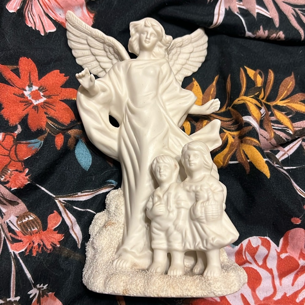Angel figure